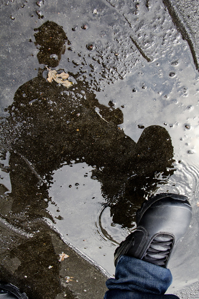 reflet, pas dans une flaque, photo armand neble, AN-GRAFIK © 2017